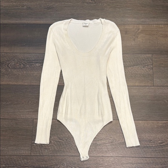 Abercrombie & Fitch Tops - Z Abercrombie & Fitch Women’s Small Cream Fitted Ribbed Bodysuit